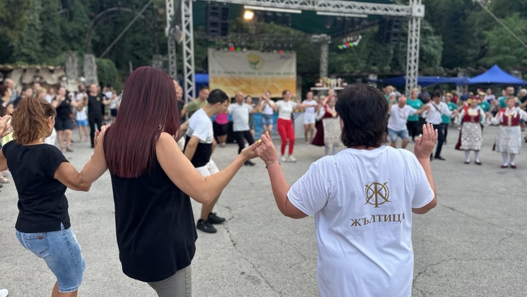 Клуб за автентични песни и танци Калипетрово са големите победители в Националния фолклорен фестивал в Николово