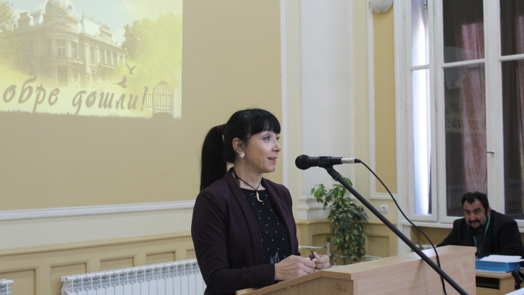 Директор на дирекция "Култура и образование" Ирена Петрова връчи поздравителен адрес по повод Международната научна конференция в Регионалната библиотека