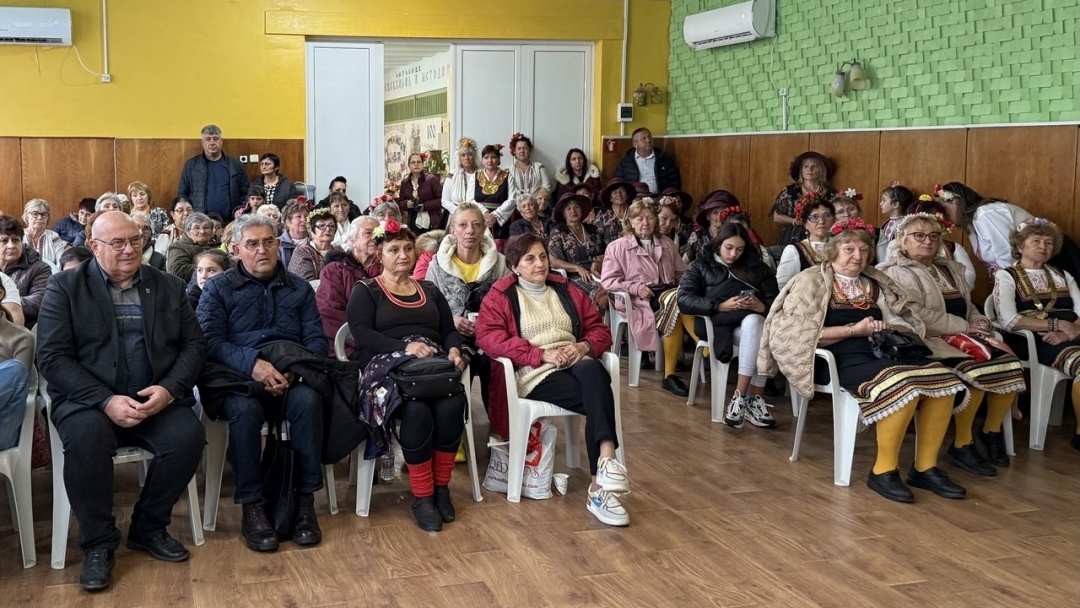 Фолклорен празник събра самодейци и жители в Средна кула