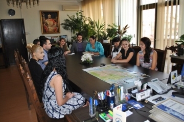 Стажанти в Община Русе получиха сертификати от кмета Пламен Стоилов