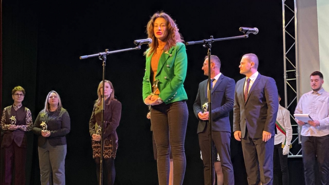 Пенчо Милков отличи Гимназията по туризъм за 75 г. от нейното основаване