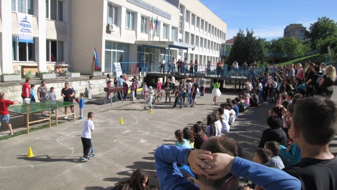 Учители и ученици спортуваха заедно в ОУ „Никола Обретенов“