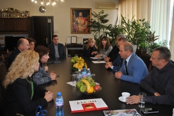 Министърът на труда и социалната политика Зорница Русинова и кметът Пламен Стоилов откриха реконструираната сграда на АГ "Гео Милев"