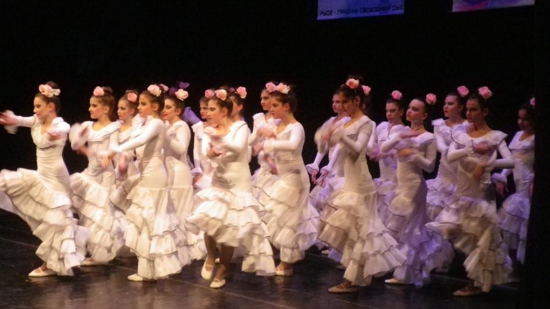 500 танцьори събра в Русе Международният танцов фестивал «Танцуваща река»