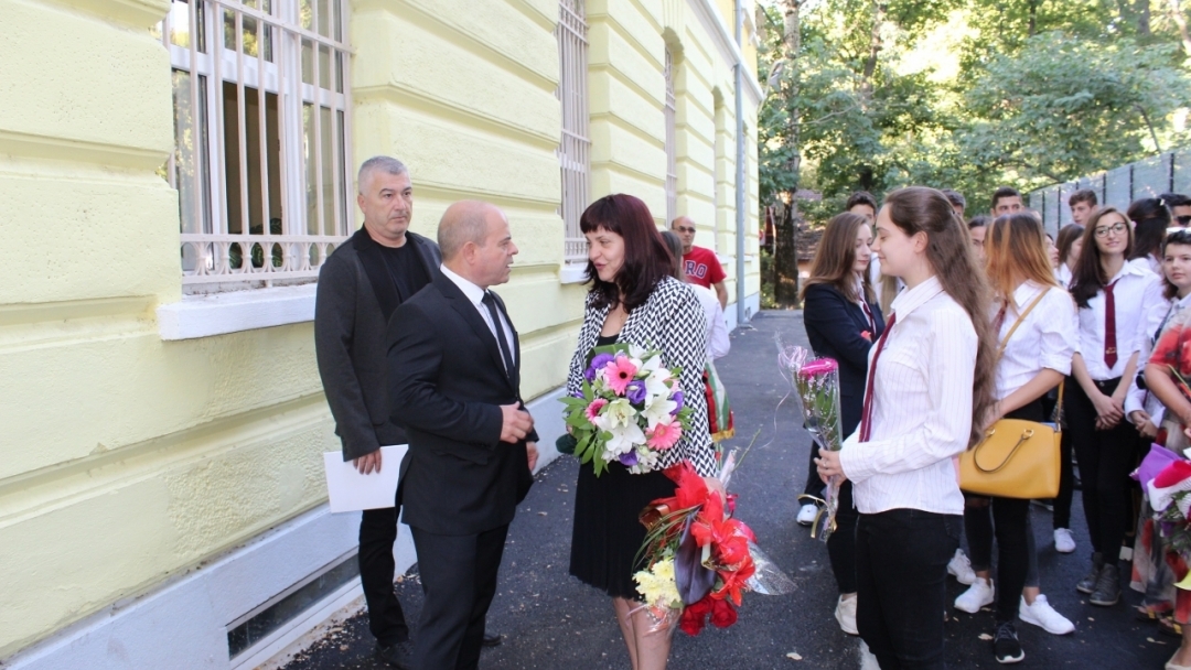 Кметът Пламен Стоилов откри новата учебна година в ПАГ "Гео Милев" и ОУ "Иван Вазов"