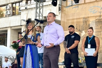 Пенчо Милков даде начало на петото издание на Празника на торта „Гараш“ в Русе