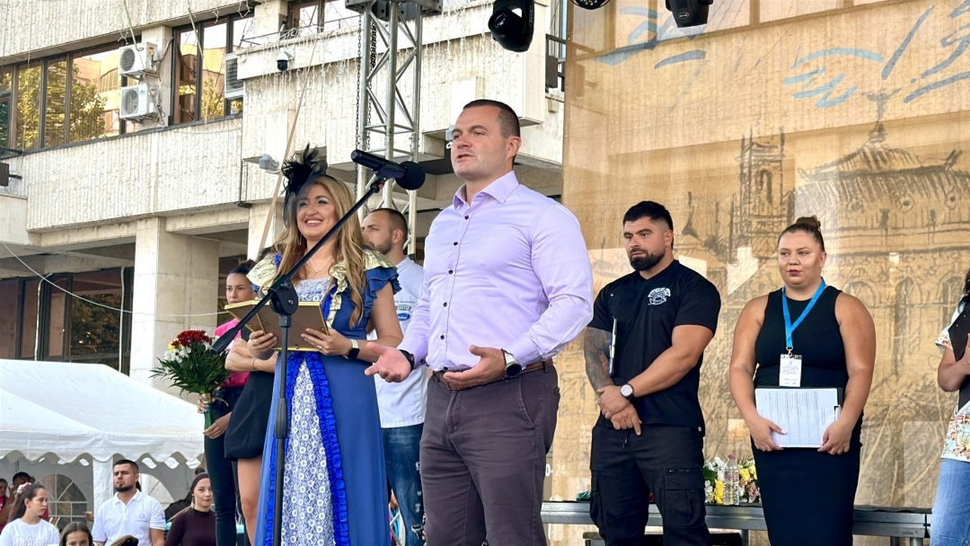 Пенчо Милков даде начало на петото издание на Празника на торта „Гараш“ в Русе