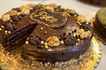 Михаела Филева, „Deep Zone Project“ и сладки изненади очакват русенци на Празника на торта „Гараш“