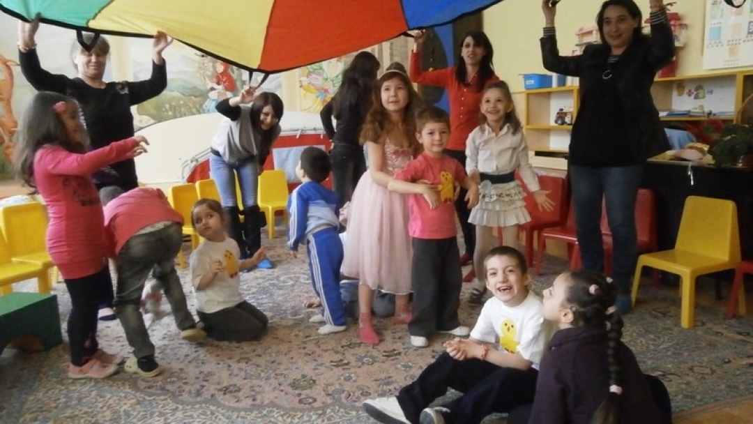 Деца със специални потребности посрещнаха пролетта