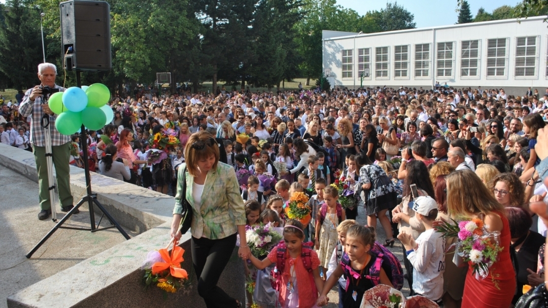 Кметът Пламен Стоилов откри новата учебна година в АГ "Гео Милев"