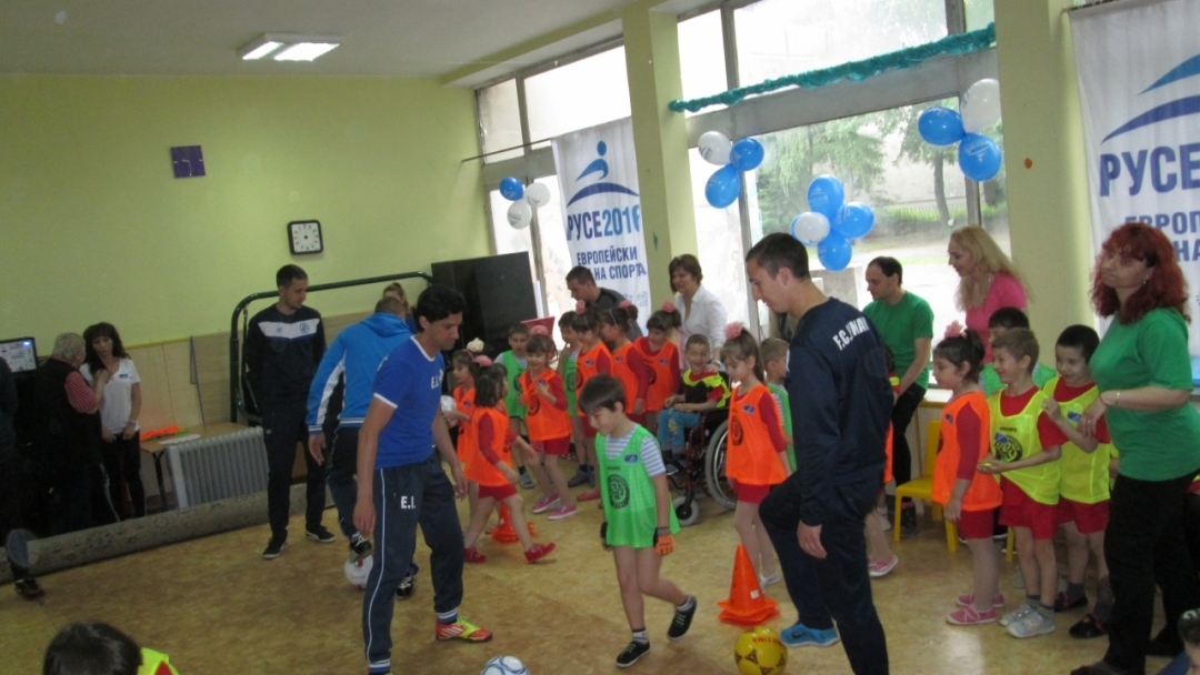 Малчугани станаха футболни звезди в ЦДГ „Зора“
