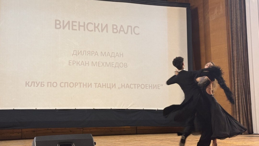 СУ „Христо Ботев“ отбеляза патронния си празник с концерт-спектакъла „Духът на българина“