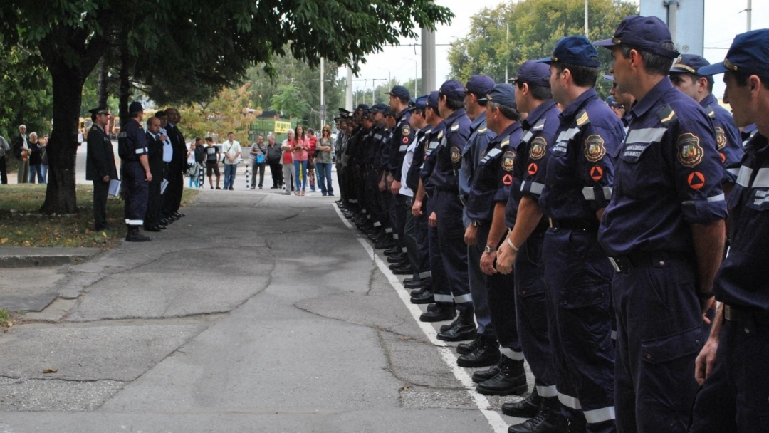 Русенските пожарникари почетоха паметта на починалите си колеги