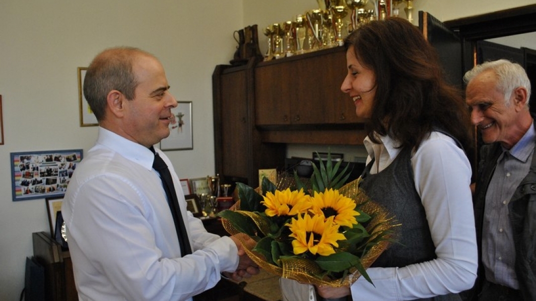 Златна рибка и шерифска значка за рождения ден на кмета Пламен Стоилов 