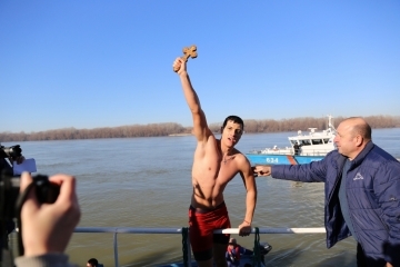 23-годишният Теодор Цветков извади кръста от река Дунав на Йордановден