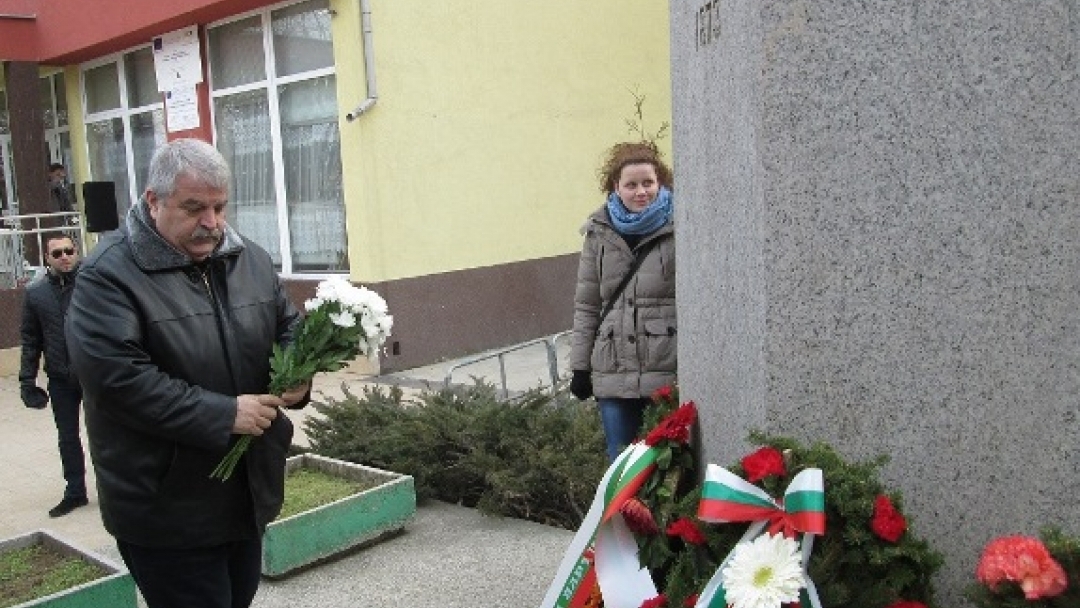 Зам.-кметът Иван Григоров почете паметта на Апостола на свободата