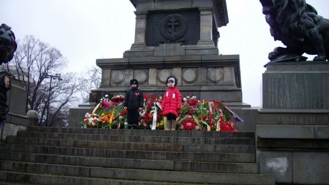 Деца от ОДЗ „Снежанка“ отбелязаха националния празник в Пантеона на възрожденците