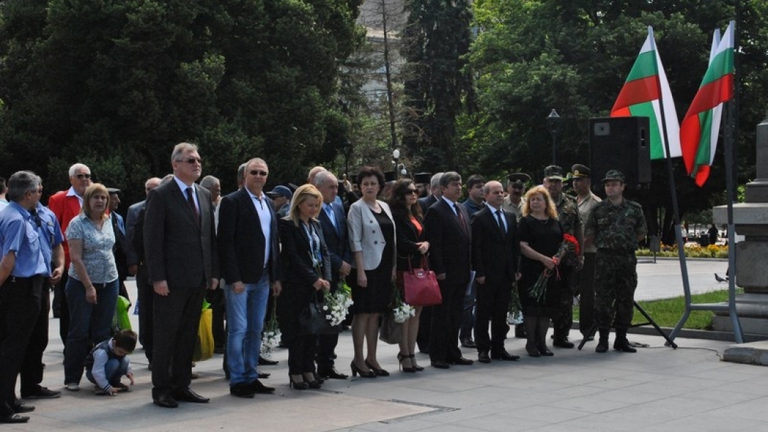Община Русе отбеляза Деня на Ботев – 2 юни с тържествена церемония пред Паметника на Свободата