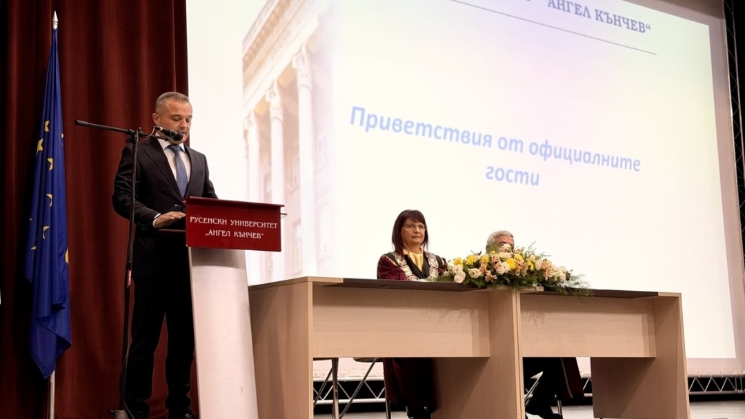 Русенският университет отличи най-успешните си абсолвенти от Випуск 2026