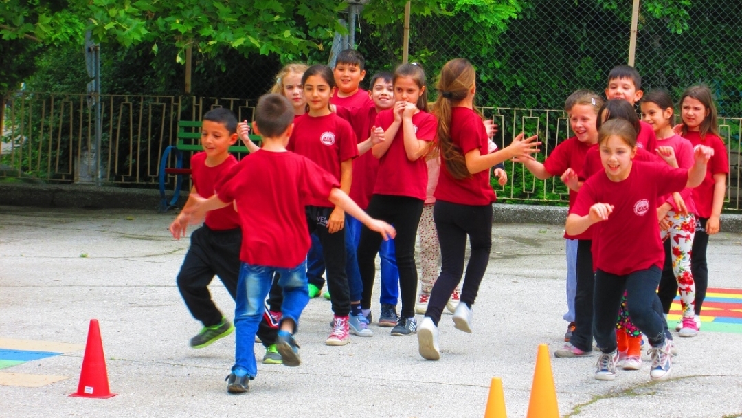  Над 100 деца мериха сили в спортна надпревара в ОУ „Братя Миладинови“