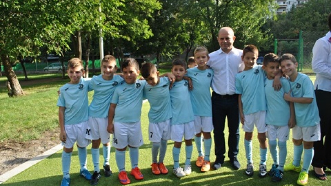 Пламен Стоилов откри футболно игрище в СОУЕЕ „Свети Константин-Кирил Философ“