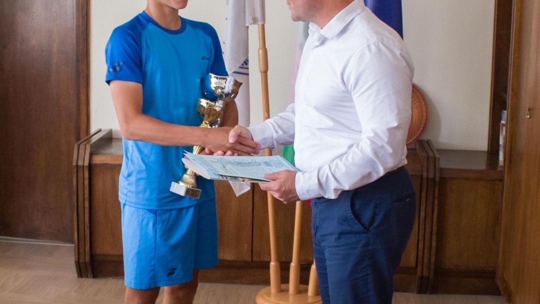 Кметът награди русенската тенис надежда Александър Митев