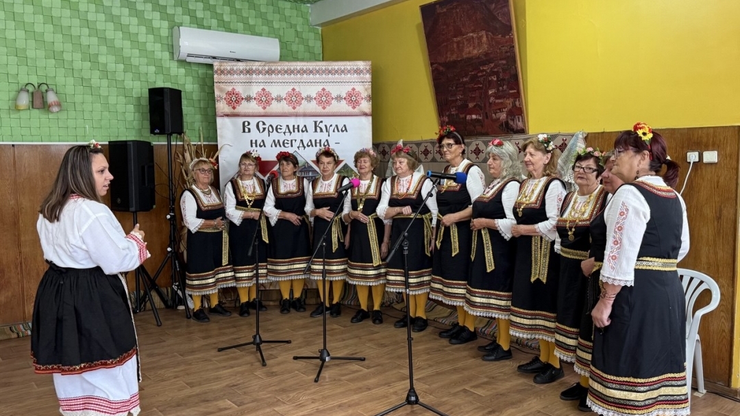 Фолклорен празник събра самодейци и жители в Средна кула