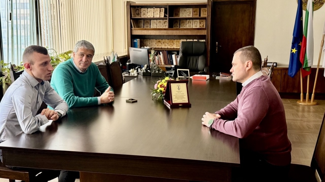 Световният и европейски шампион Християн Стоянов бе удостоен с почетен плакет в Русе