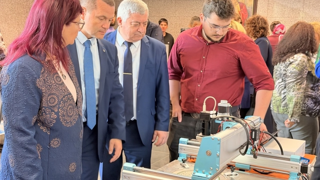 Над 35 иновативни проекта и разработки бяха представени на Иновативното младежко ЕКСПО в Русе