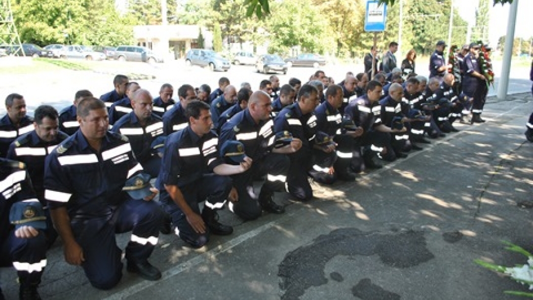 Кметът на Община Русе поднесе цветя в памет на загиналите пожарникари