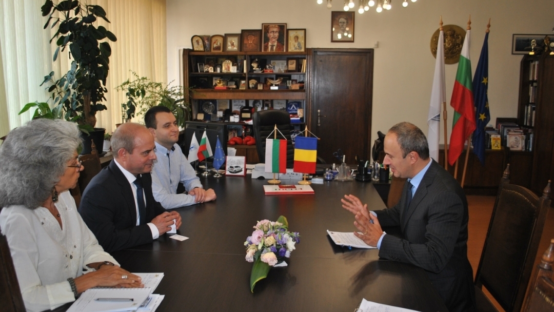 Кметът Пламен Стоилов се срещна с посланика на Румъния - Йон Гъля