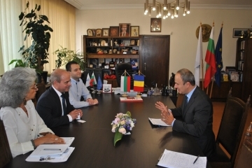 Кметът Пламен Стоилов се срещна с посланика на Румъния - Йон Гъля