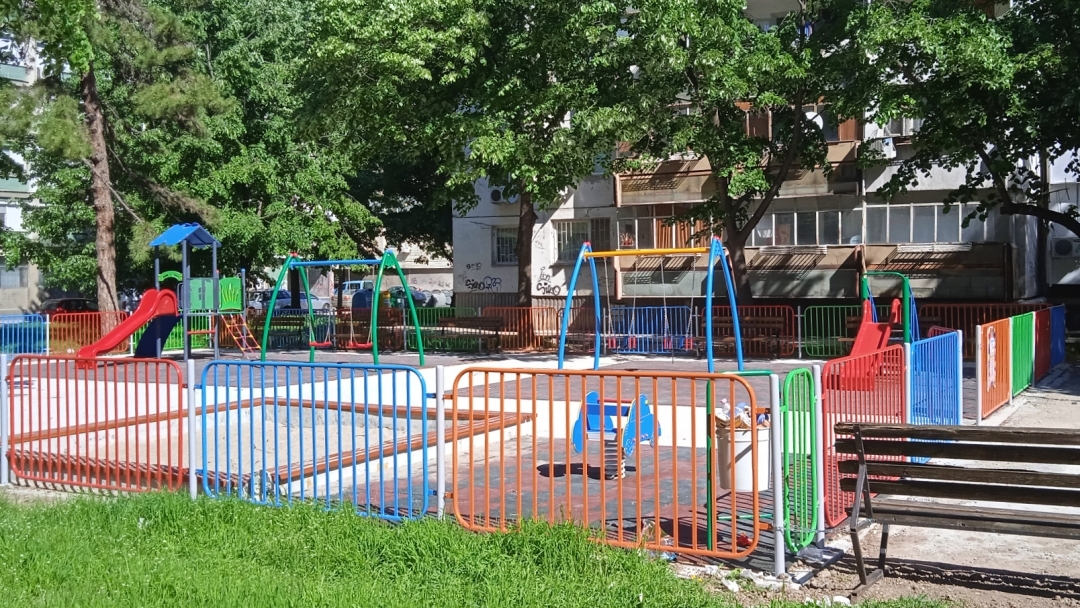Активно строителство и ремонт на детски площадки в Русе