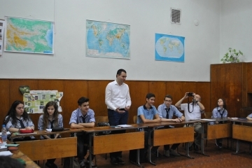 Д-р Страхил Карапчански присъства на открит урок в МГ "Баба Тонка"