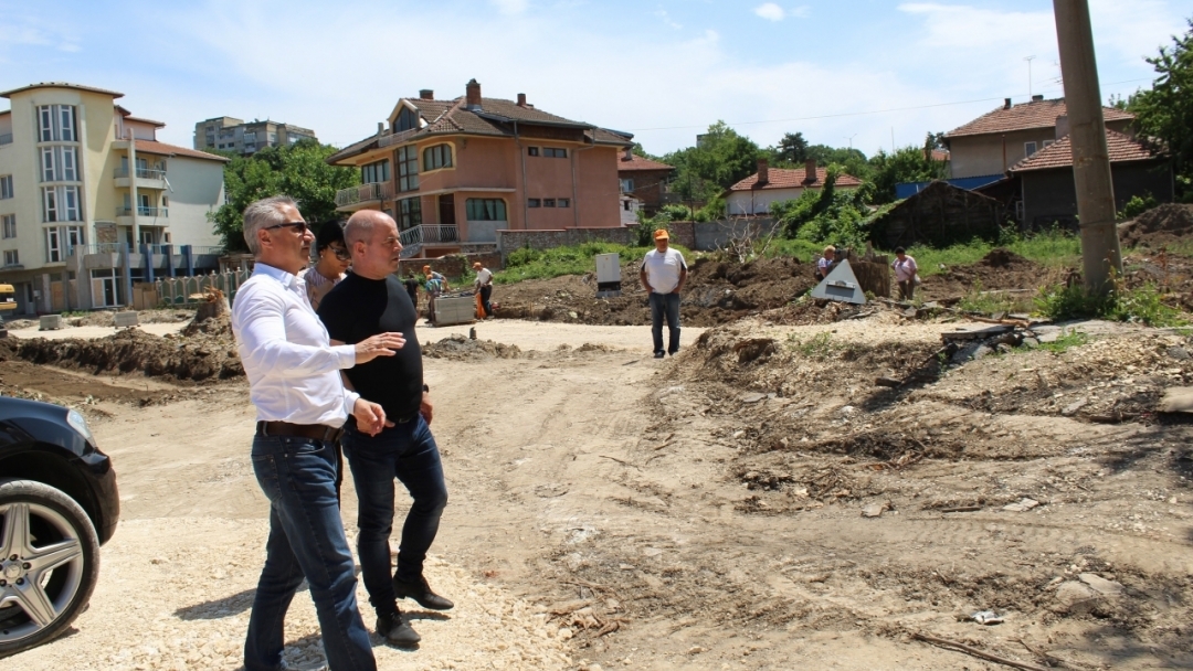Кметът Пламен Стоилов инспектира напредъка по изпълнението на ключови проекти в града