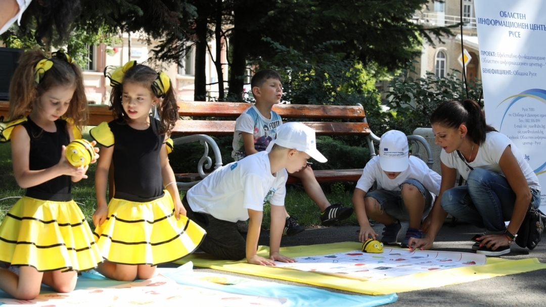 200 музиканти участваха в пърформанса "Европа - това сме ние" по повод Деня на Дунав и Европредседателството