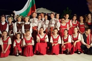 Хор „Дунавски вълни“ покори Будва с български фолклор