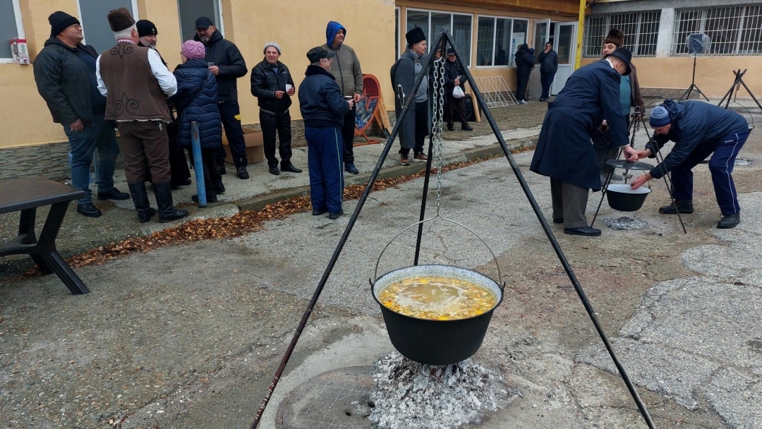 С молебен за здраве и рибен курбан читалище „Стефан Караджа“ отпразнува Никулден