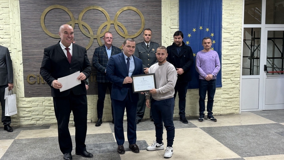 Пенчо Милков награди най-добрите възпитаници и треньори на Спортното училище