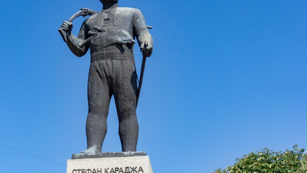 С народни песни и военни маршове отбелязаха 154-годишнината от гибелта на Стефан Караджа в Русе