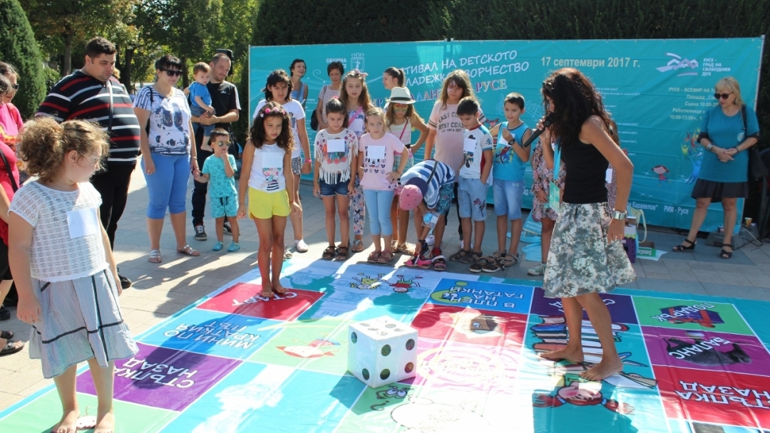 Стотици деца се включиха във фестивала "Всемир на таланти"