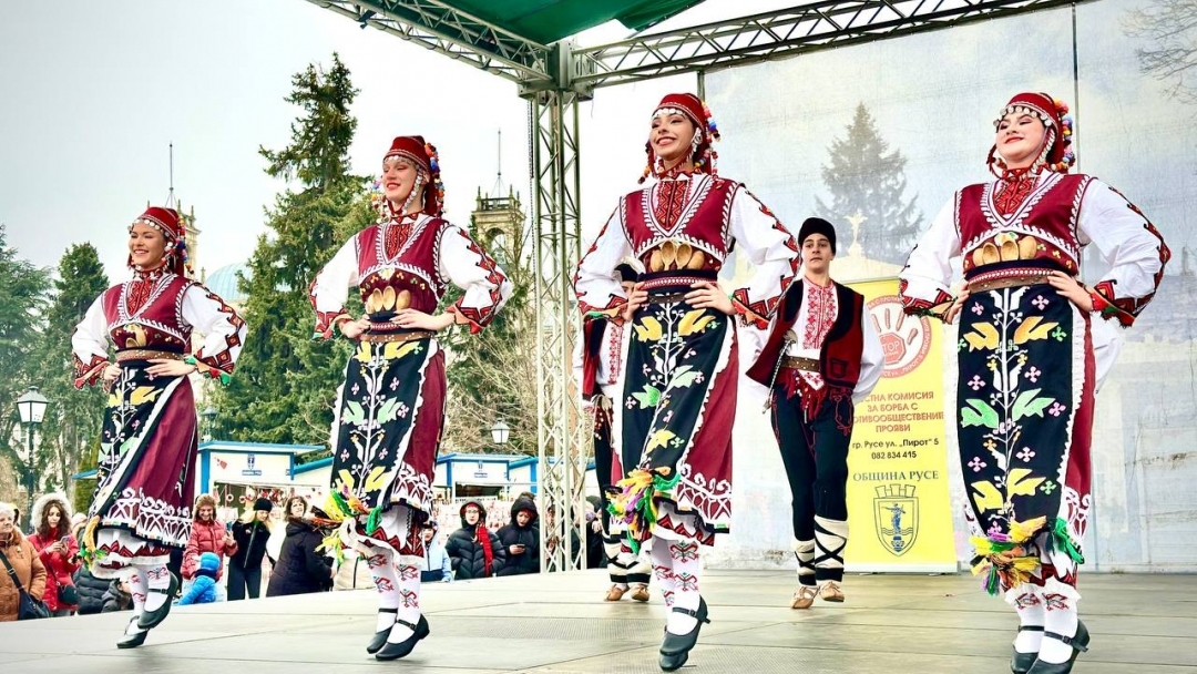 Стотици русенци пяха заедно с Братя Аргирови по време на концерта „Не на насилието, да на доброто!“ 