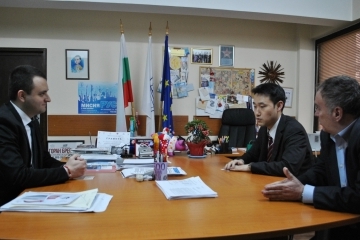 Заместник-кметът д-р Страхил Карапчански се срещна с г-н Такеши Огино от посолството на Япония в България