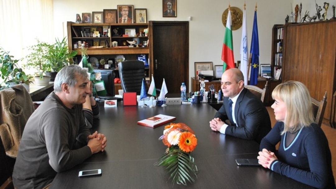 Кметът Пламен Стоилов  връчи златна значка на Христо Гърбов