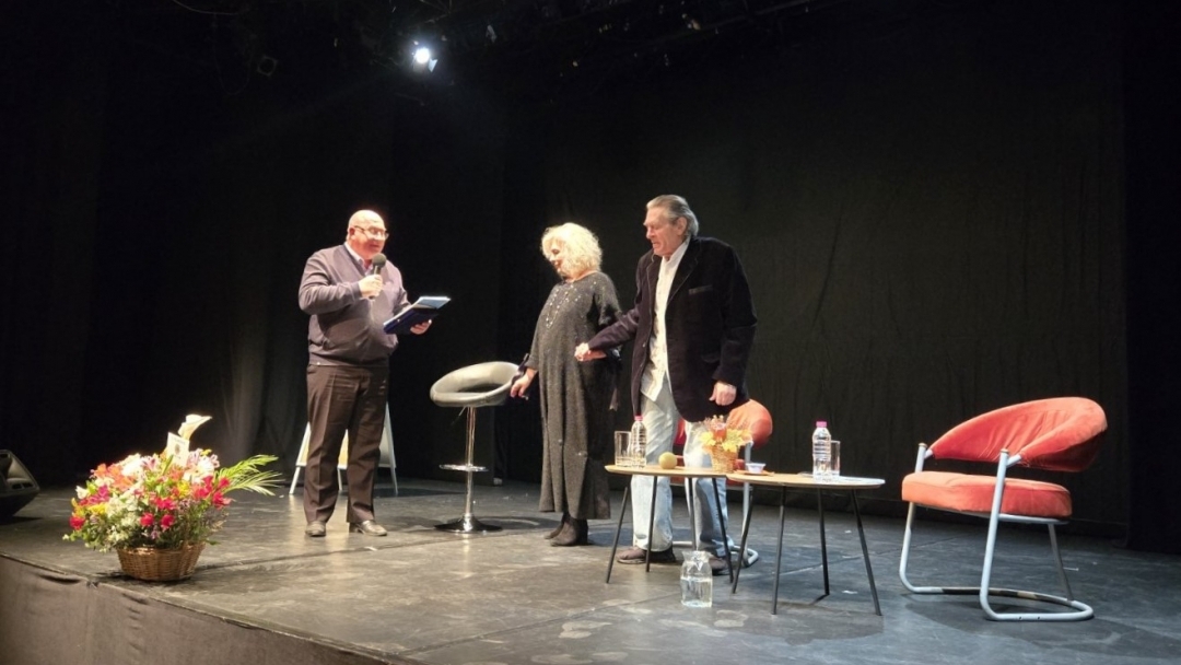 Музикално-поетичният спектакъл на Михаил Белчев събра почитатели на българската песен и поезия в Доходното здание в Русе