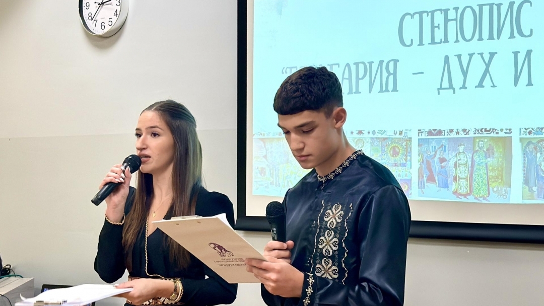 Учителката Галина Панова превърна коридор в Дойче шуле в художествен разказ за българския дух