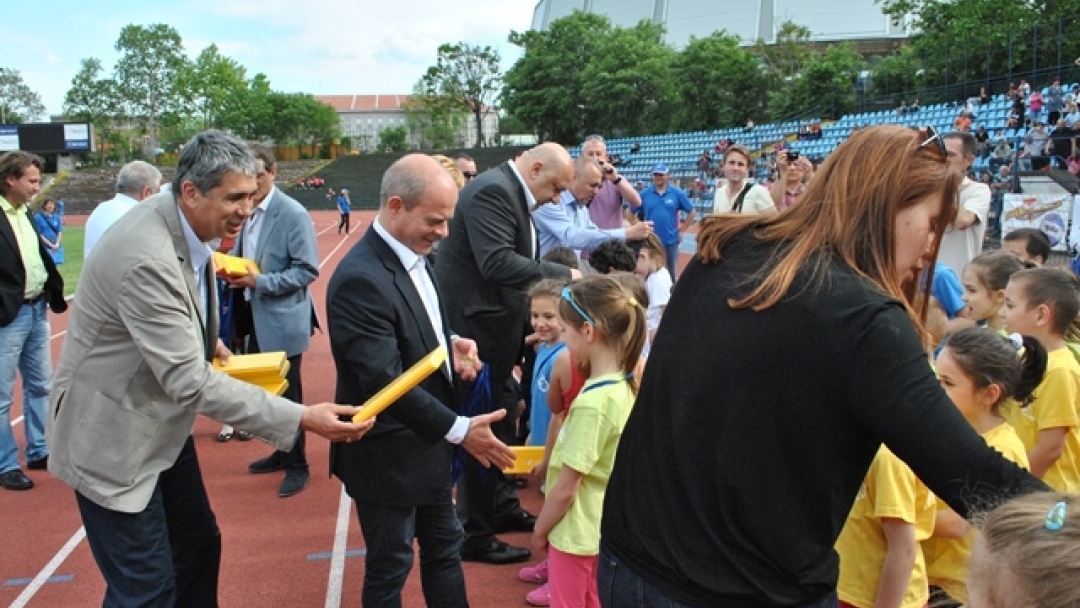 Кметът Стоилов и министър Кралев откриха третото издание на турнир „Младост“ в Русе