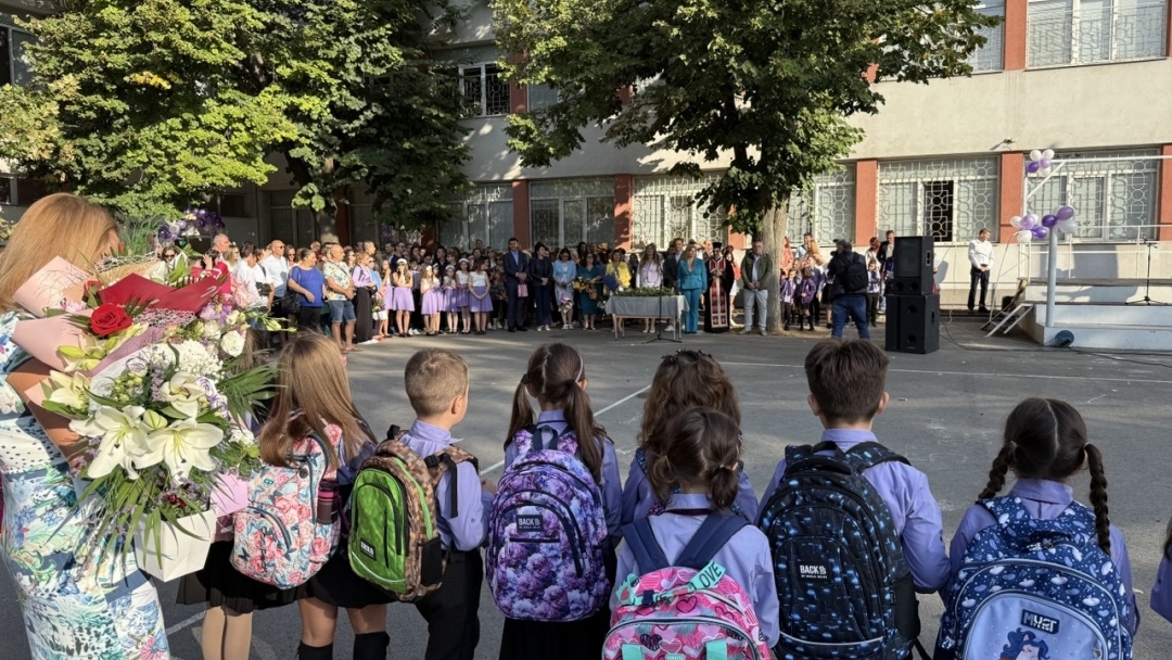 С тържествени церемонии бе даден старт на учебната година в училищата и детските градини в община Русе