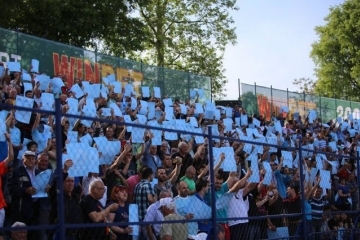 Мажоретки и Общински духов оркестър дадоха старт на футболната среща между отборите ва "Дунав" и "Локомотив" на Градския стадион