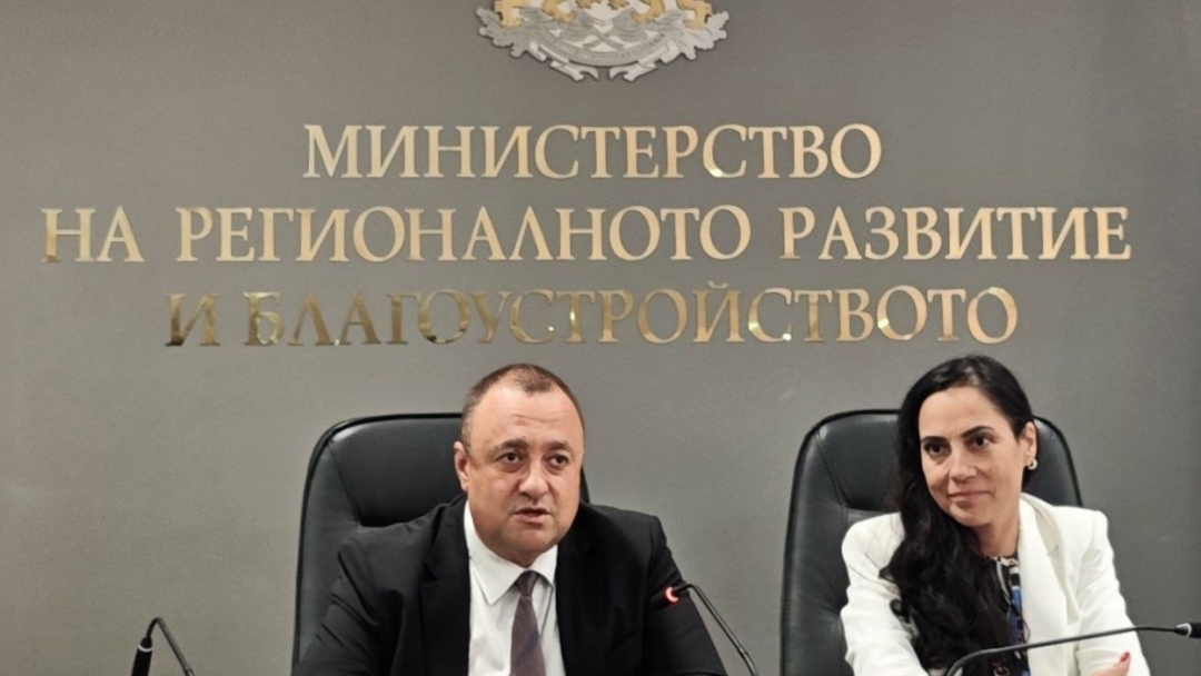 Пенчо Милков подписа с МРРБ споразумения за реализиране на нови 5 проекта за над 9,3 милиона лева